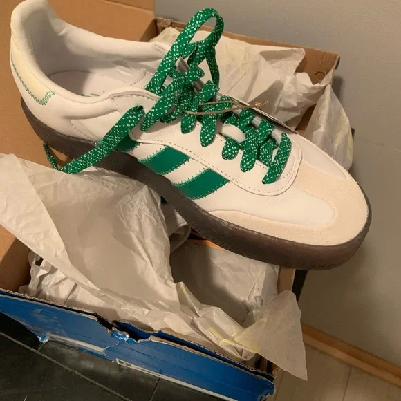 NWT Adidas Women’s Samba White with Green Stripes Sneakers 7.5 - Picture 8 of 8
